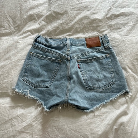 Levi’s high waisted shorts - Picture 4 of 4